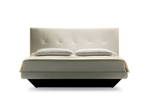 Poltrona Frau Blemoon double bed