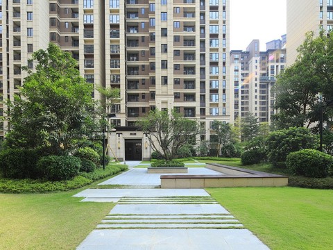 Daytime residential exterior