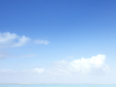 Pure blue sky, white clouds, daytime sky