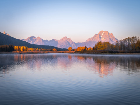 Lakeside sunset location map_lake view_seascape_distant mountain_evening