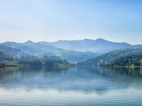 Green Mountain Green Water Alpine Lake Scenery HD