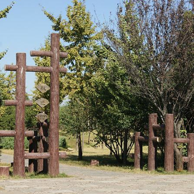 stump column entrance gate