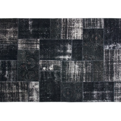 Black geometric carpet